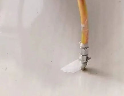 卢氏瓷砖空鼓维修公司专业解答在瓷砖铺贴过程中，如果使用的砂料过粗（如全部使用了粗砂），可能会导致以下问题